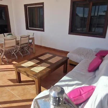 Baroli Amplia Piscina Privada Climatizada 普拉亚布兰卡